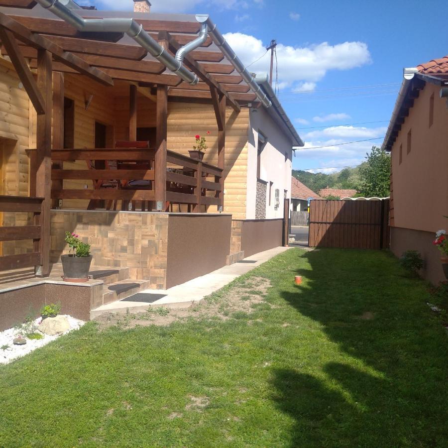 Kaptarko Apartmanhaz Demjén Eksteriør billede