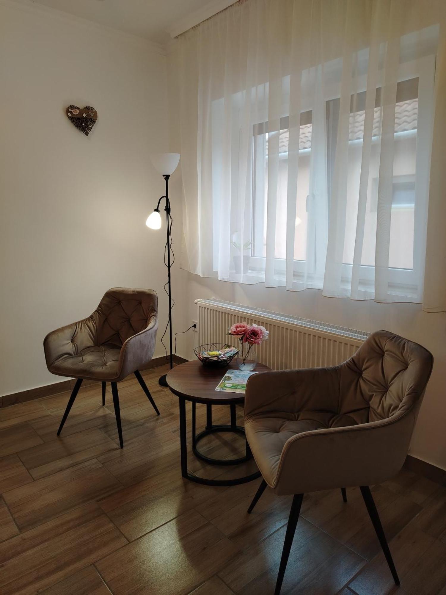 Kaptarko Apartmanhaz Demjén Eksteriør billede